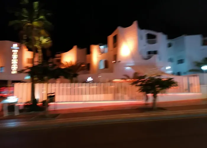 Wonderful White Appartament In Playa Americas 아파트 *