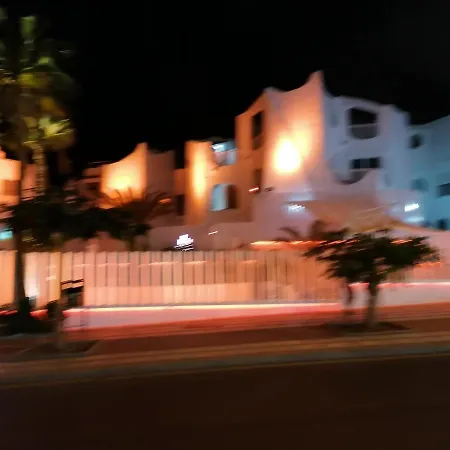Wonderful White Appartament In Playa Americas 아파트 *